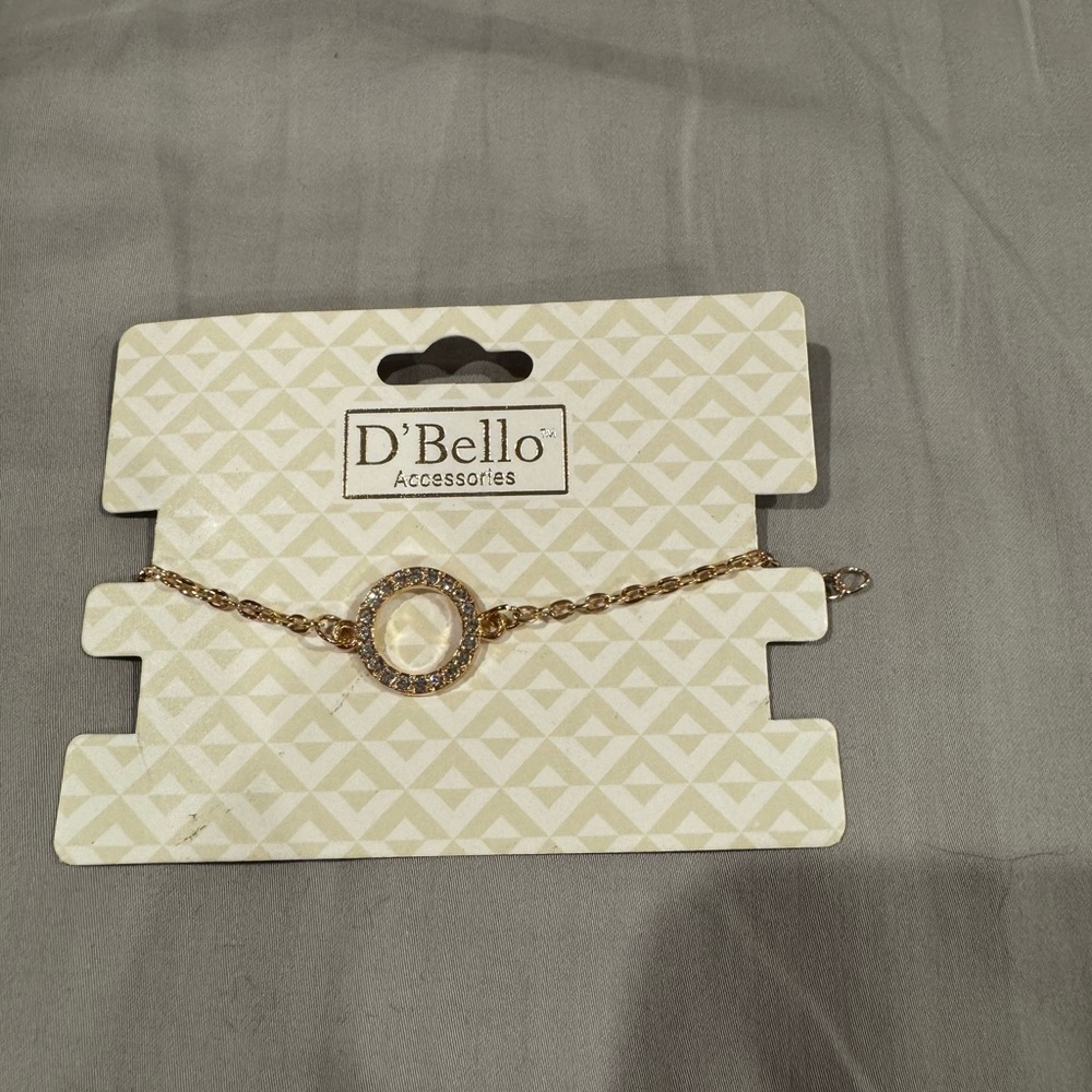 NWT Dainty Gold Circle Bracelet with Crystal Accents